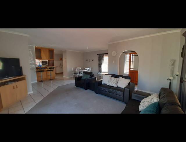 3 BEDROOM TOWNHOUSE RENTED IN LOVEMORE HEIGHTS